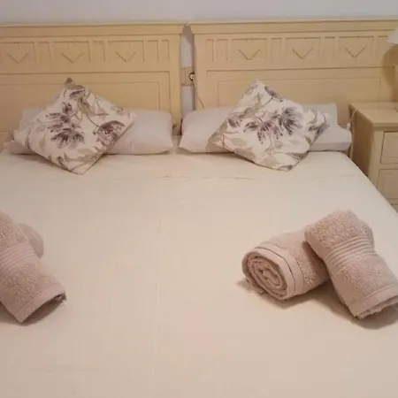 Golden Mile Penthouse, Pool-parking, 5min Beach! Апартаменты *